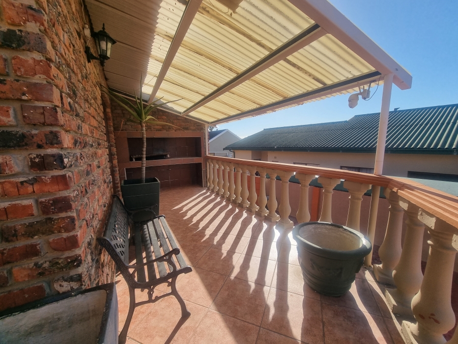 6 Bedroom Property for Sale in Heiderand Western Cape